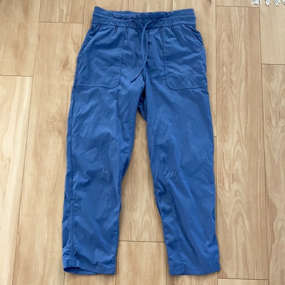 Lululemon Beyond the Studio Crop Size 6 - Picture 2 of 11